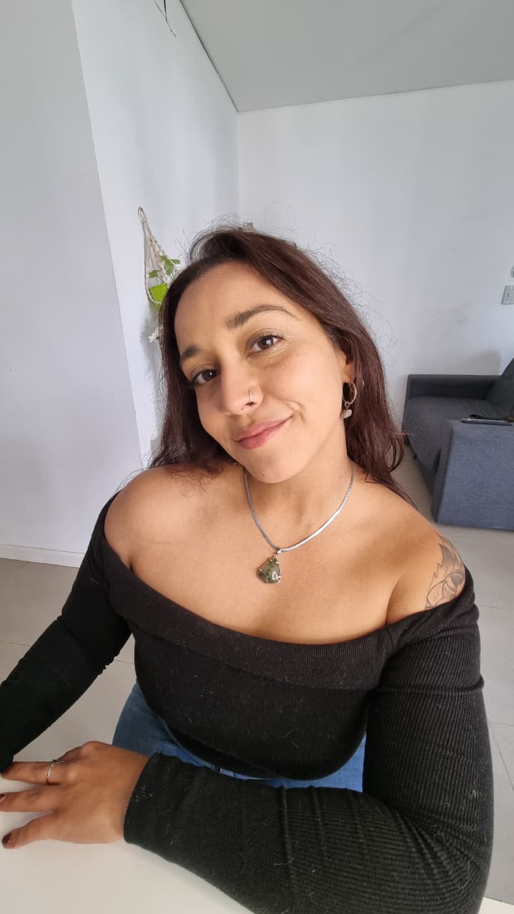 Aluminé Kin, anfitriona de este universo